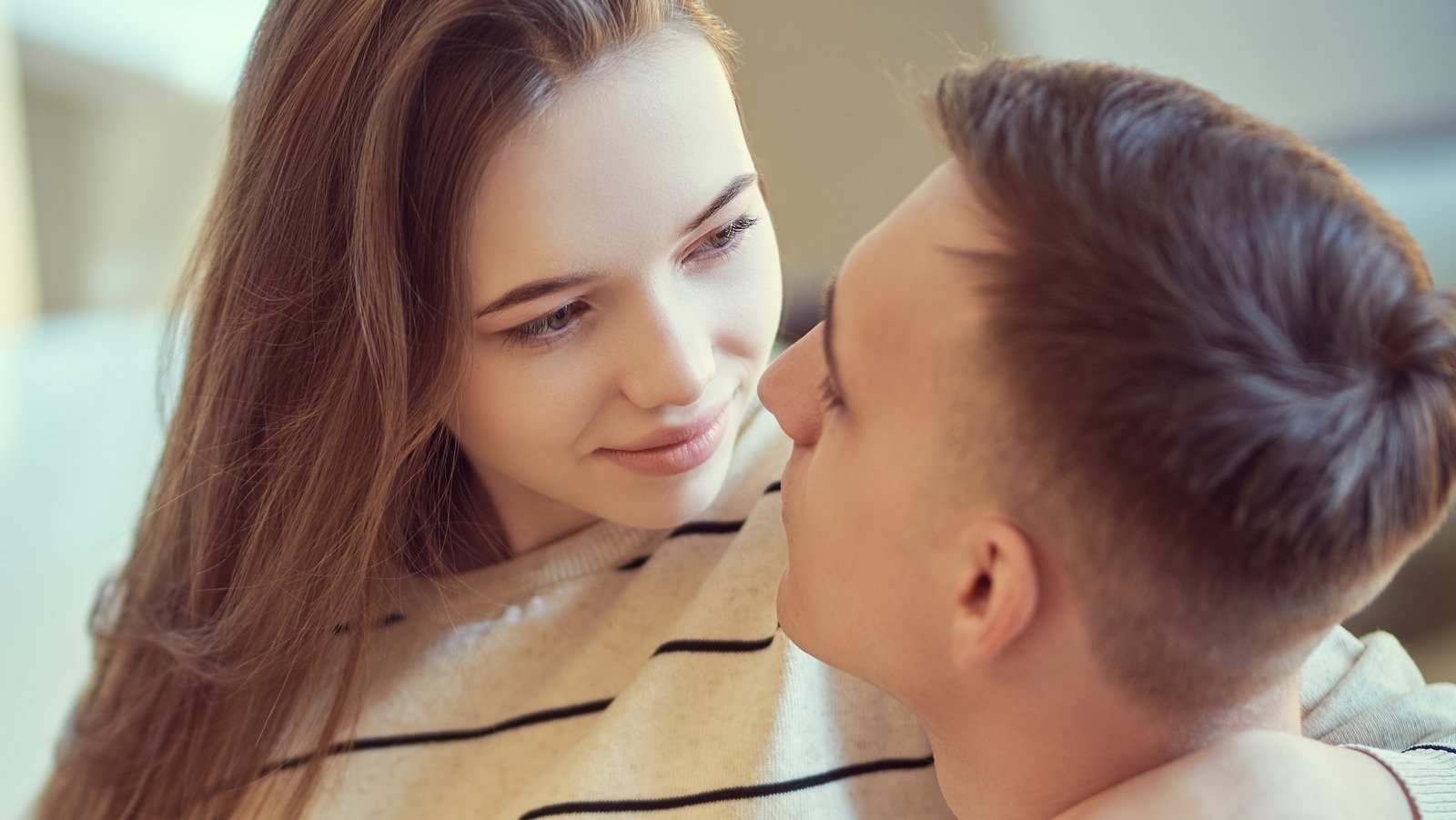 This Is What Happens To Your Eyes When You Fall In Love - Health Digest