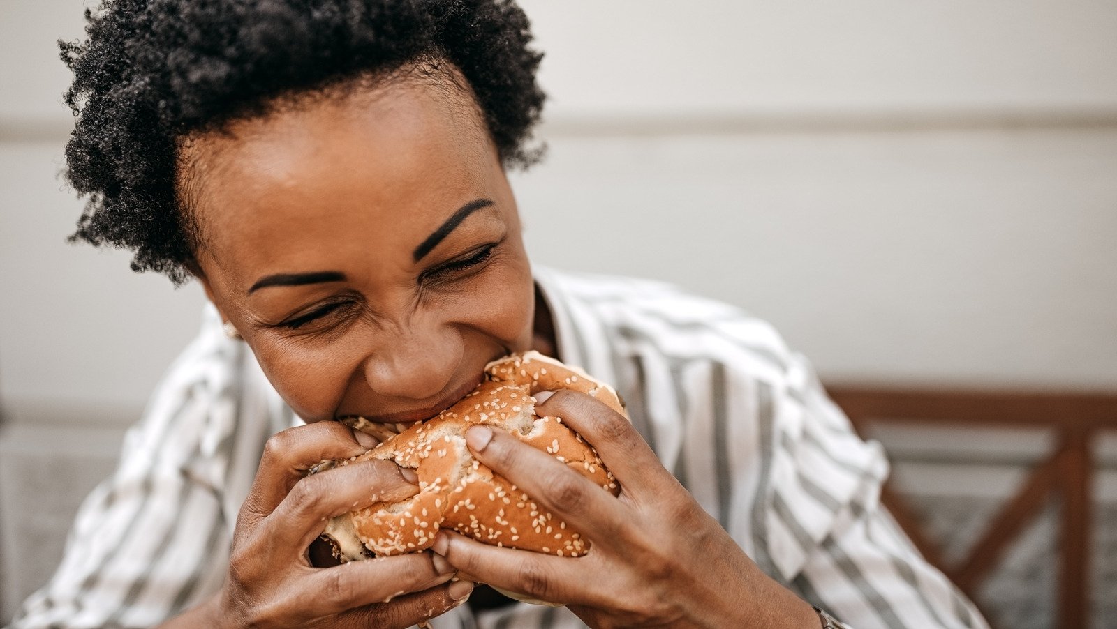 The Way You Chew Your Food Has An Unexpected Effect On Your Weight - Health Digest